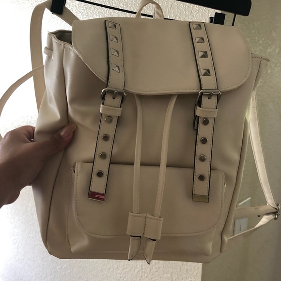 Handbags - ❤️today only $8 New Off white cute backpack